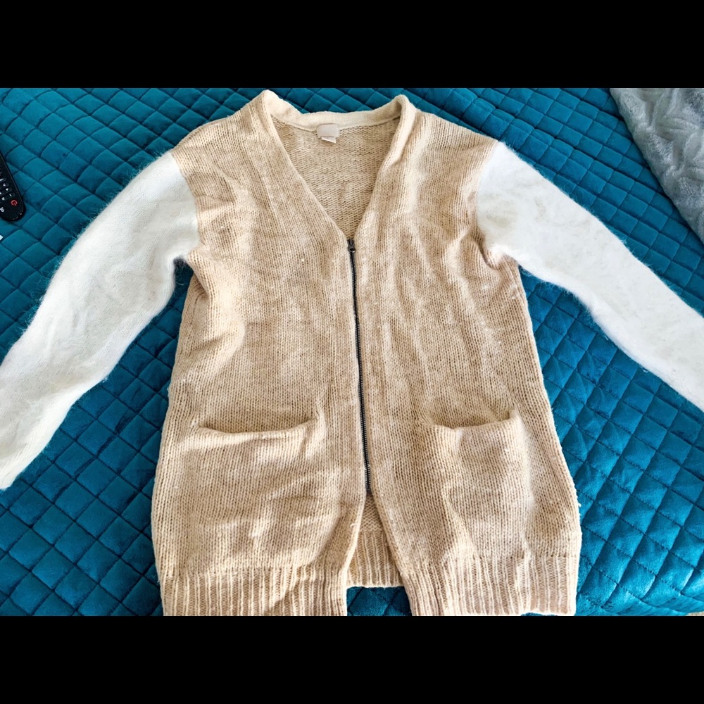H&M tan and white cardigan sweater